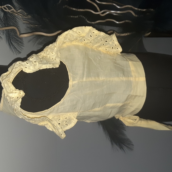 NWT Yellow Eyelet blouse - Picture 6 of 7